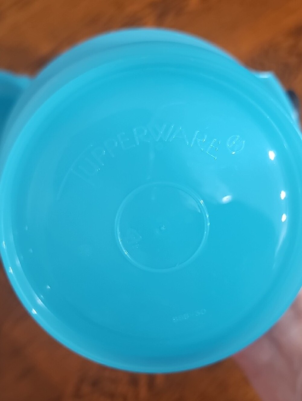 Set of 4 Aqua Blue Tupperware Bowls with White Lids - Picture 2 of 3